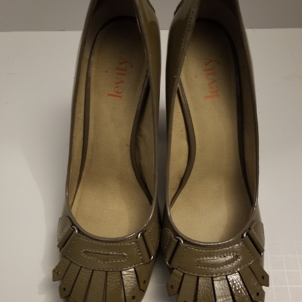 Levity Nicolo Taupe Patent Leather Kilted Heel